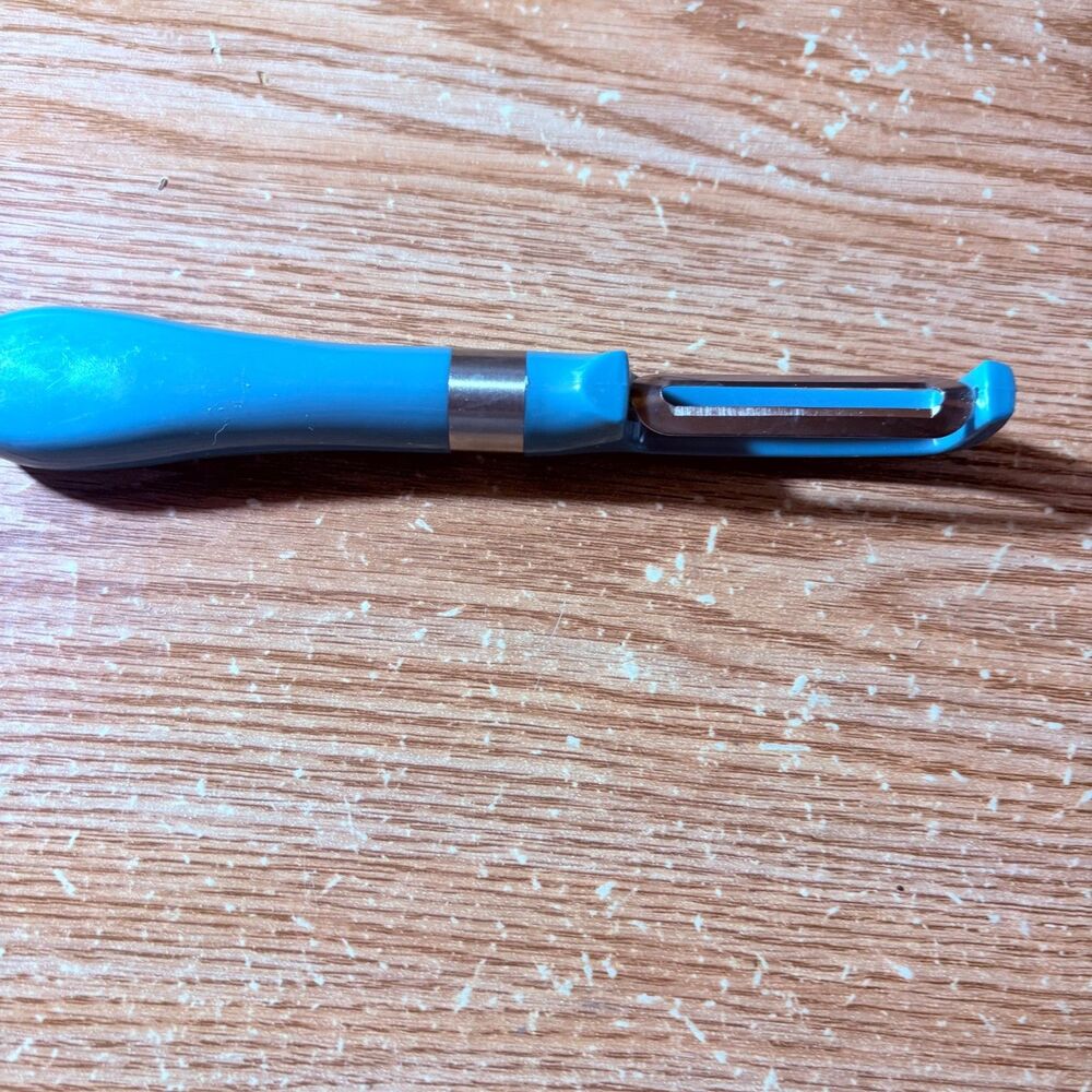 Pioneer Woman, Vegetable Peeler Blue Plastic